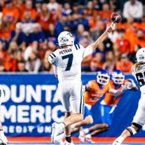 Solid offense from USU unable to overcome woeful defense as Broncos roll to 32-point win | Sports