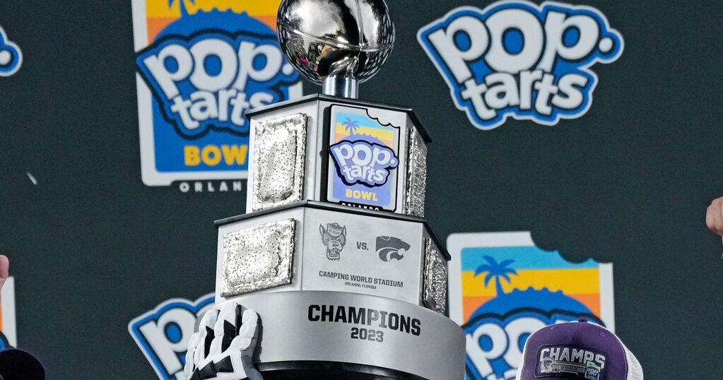Bowl games to start the year? “Not a crazy idea” according to bowl executive | Sports