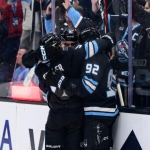 Clayton Keller’s 3rd career hat trick helps Mammoth to a 7-4 win over the Canucks | Sports