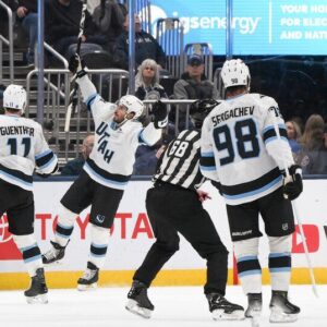 Nick Schmaltz scores twice, reaches 500 points as Mammoth beat Blue Jackets 4-1 | Sports